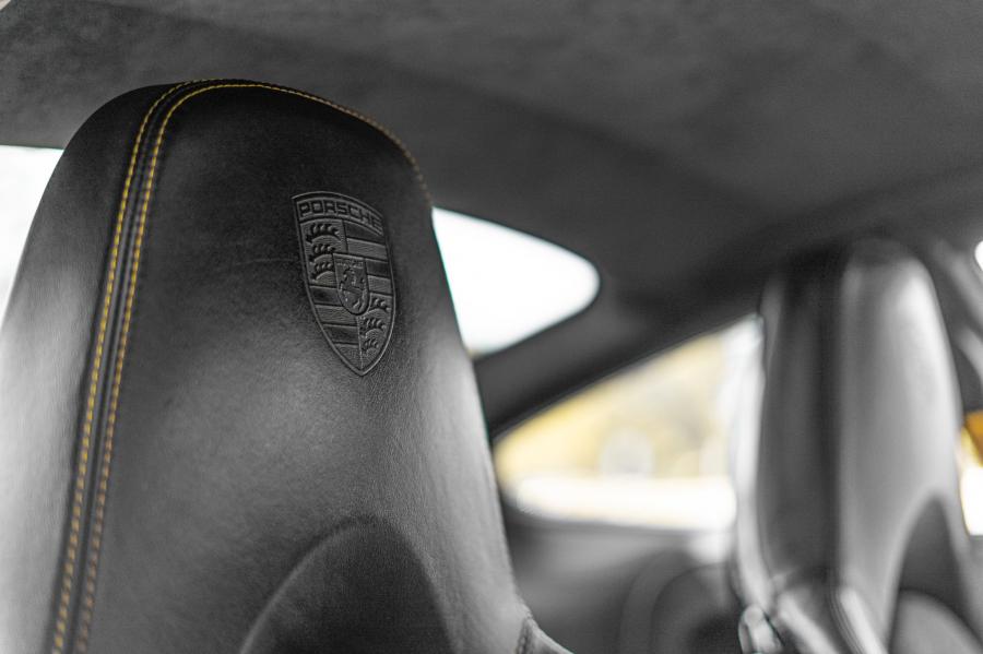 Детали интерьера Porsche 911 GT2 (997) 2008 года  (NA) (фото 103 из 197)